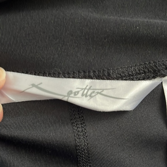 X by GOTTEX Cropped Leggings Athleisure Workout Yoga Tights, Size M - Picture 7 of 8